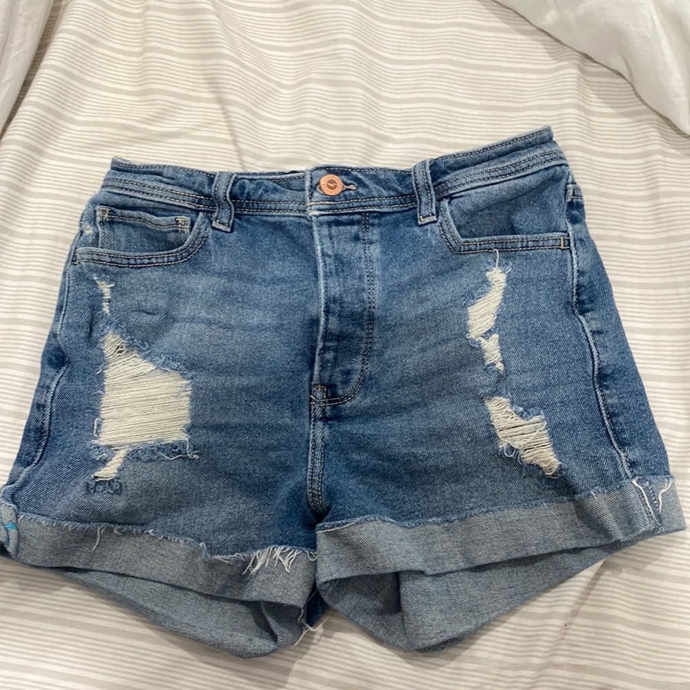 Ultra high-rise mom short 3” hollister vintage stretch in a size 5 w27